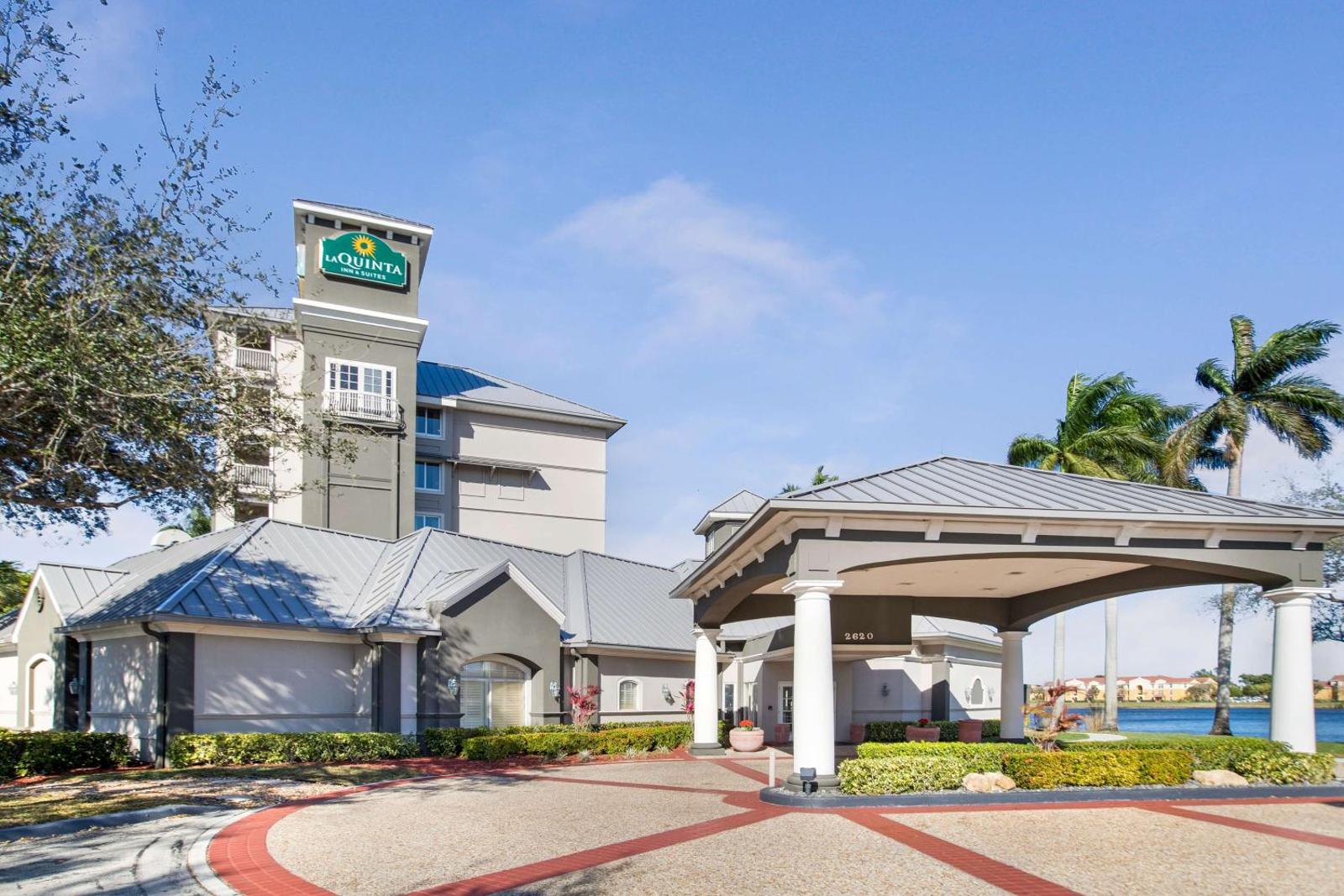 La Quinta Inn & Suites by Wyndham Fort Lauderdale Airport