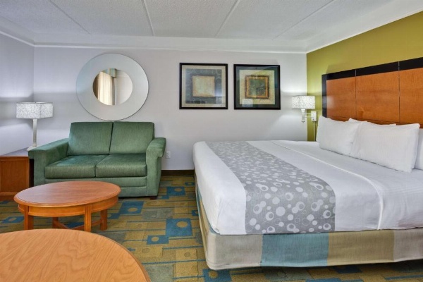 La Quinta Inn & Suites by Wyndham Fort Lauderdale Airport image 14