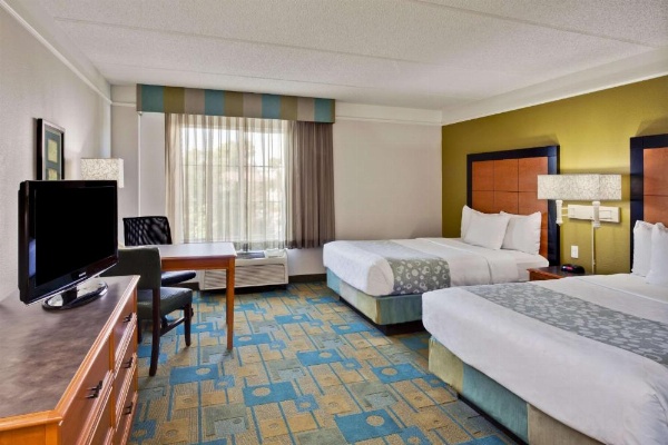 La Quinta Inn & Suites by Wyndham Fort Lauderdale Airport image 16