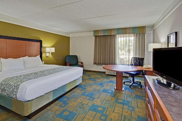 La Quinta Inn & Suites by Wyndham Fort Lauderdale Airport image 17