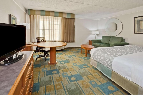 La Quinta Inn & Suites by Wyndham Fort Lauderdale Airport image 18